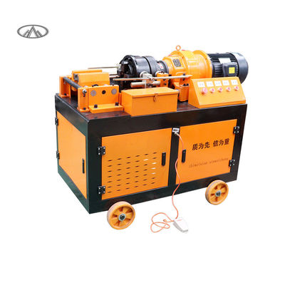 Automatische rebar schroefdraad rollende machine voor studbolten 16-40mm Bereik 7,5kw Vermogen