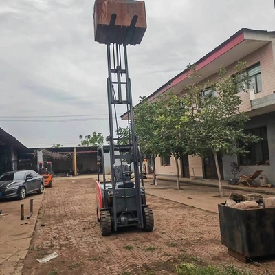 De klant vraagt om een elektrische draagbare mini vorklift met een capaciteit van 2,5 ton