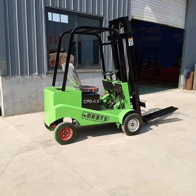 De klant vraagt om een elektrische draagbare mini vorklift met een capaciteit van 2,5 ton