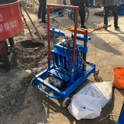 Goede holle blokmachine voor betonnen klei Spanning 380V Gewicht KG 200 kg