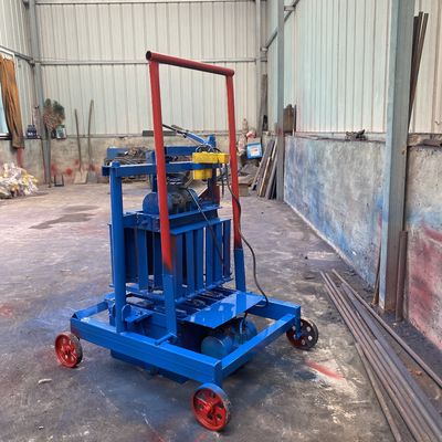 Goede holle blokmachine voor betonnen klei Spanning 380V Gewicht KG 200 kg