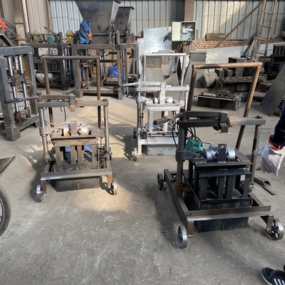 Automatische bakstenenmachine op verzoek van de klant met hydraulische drukmethode