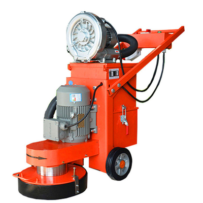 Betonslijpmachine in een fabriek met diamantenslijpplaten