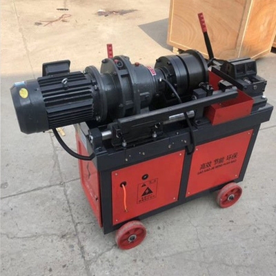 Rolmachine voor het gemakkelijk bedienen van stalen draad in de bouw
