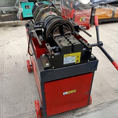 Rolmachine voor het gemakkelijk bedienen van stalen draad in de bouw