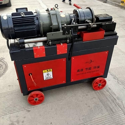 Rolmachine voor het gemakkelijk bedienen van stalen draad in de bouw