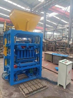 Vergrendelingsmachine voor het vormen van pavingblokken voor betonnen bakstenen met een gemakkelijke bediening
