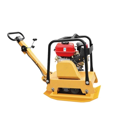 Vibratieplatencompactor voor bouwwerkzaamheden met mechanisch besturingssysteem en concurrerende