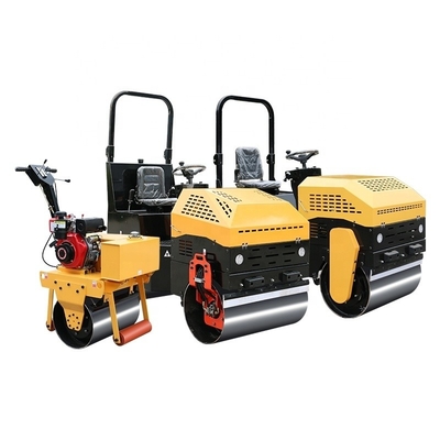Ga achter een trillingsroller voor het compacteren van asfalt en de bouw van wegen